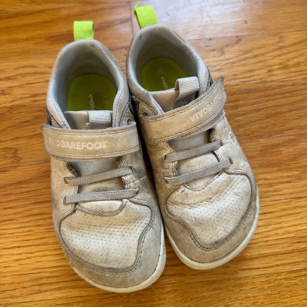 Vivobarefoot shoes sz 30
